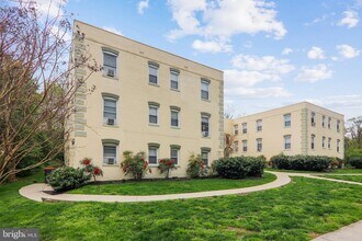Building Photo - 4701 Ravenswood Rd