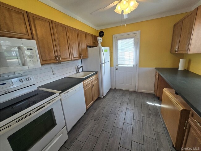 Building Photo - 31 Poppy Ln