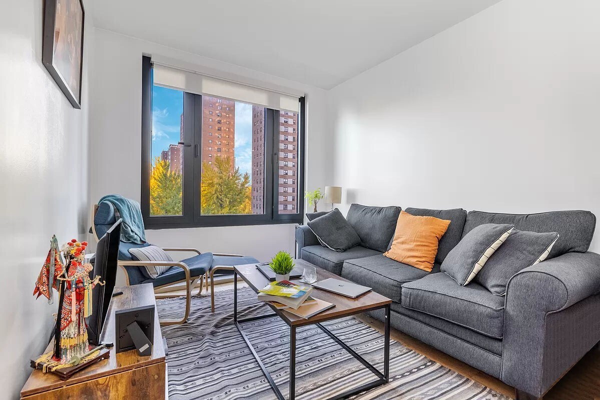 Foto principal - 63 West 104th Street