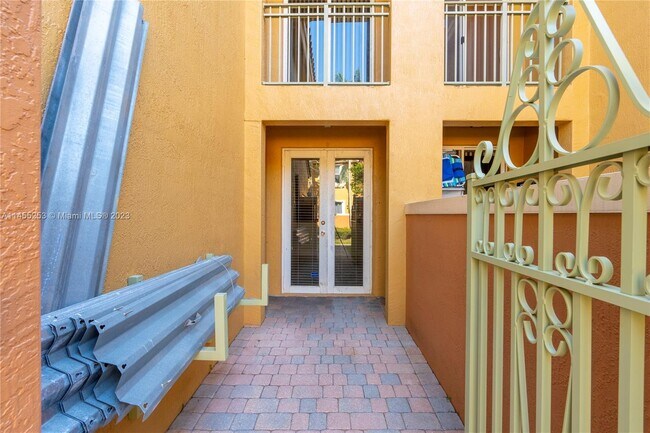 Foto del edificio - 14355 SW 11th St