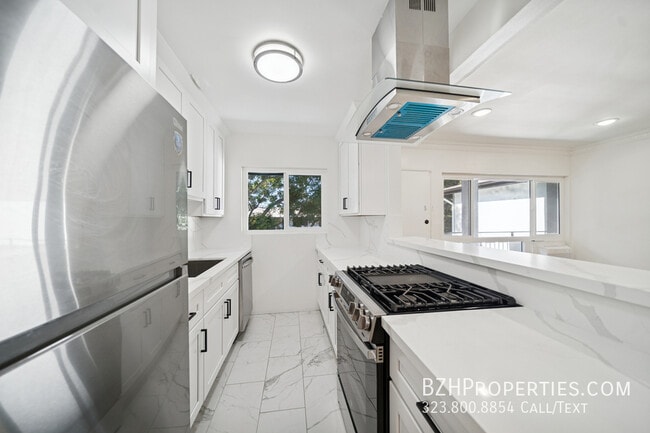 Foto del edificio - 1206 Hayworth Ave