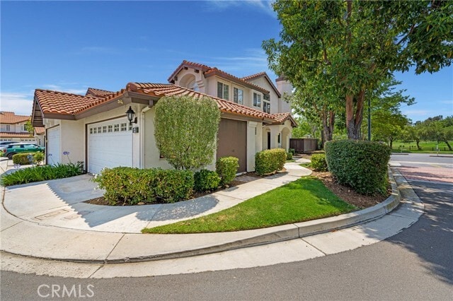 Building Photo - 2 Vía Entrada