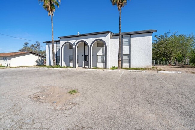 Building Photo - 221 Mary Lou Dr