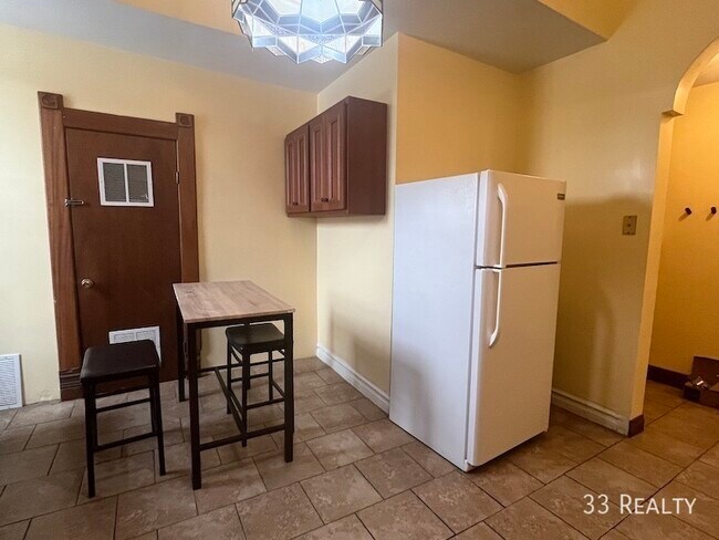 Foto del edificio - Beautiful 3 Bedroom 1.5 Bath in Lincoln Park
