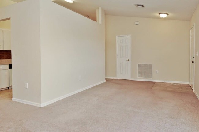 Building Photo - 2655 Green Valley Dr