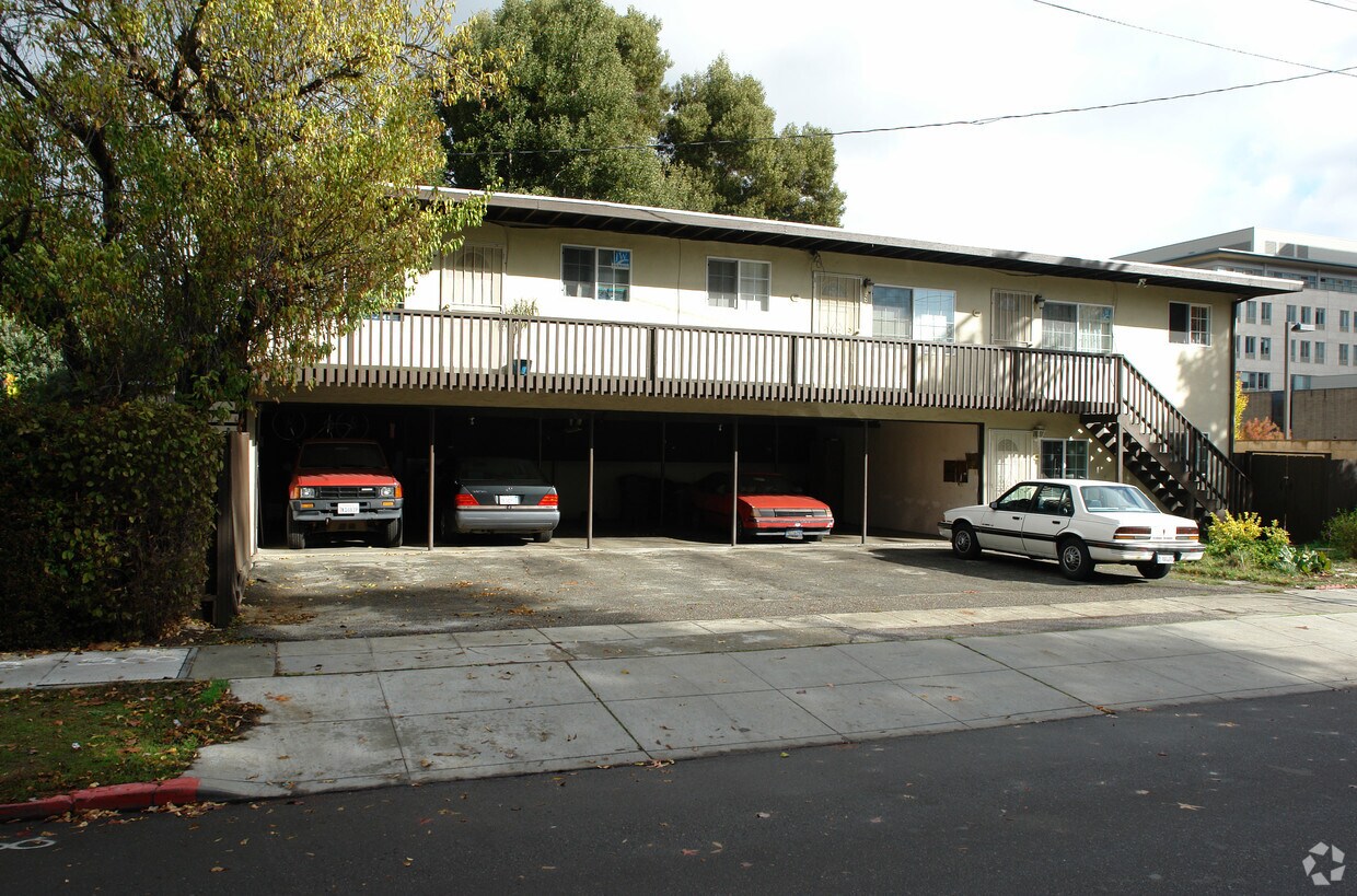 Building Photo - 493 Franklin St