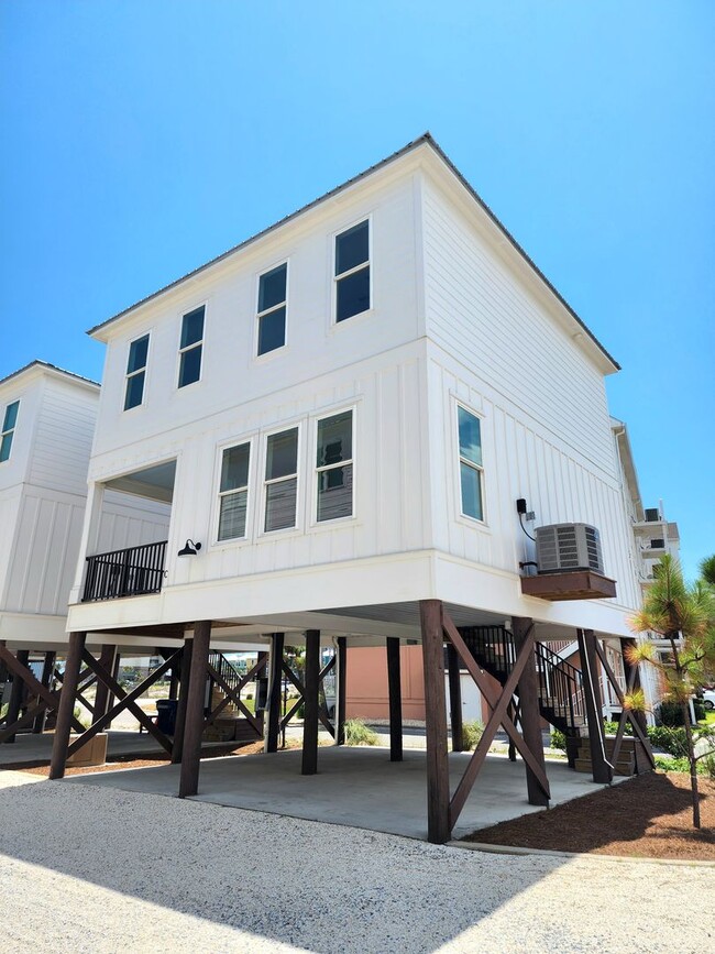 Building Photo - New 2 bedroom/3 bath Beach Cottage in Gulf...