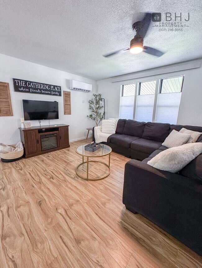 Foto del edificio - Dog Friendly 2 bed/ 1 bath HOUSE for Rent!