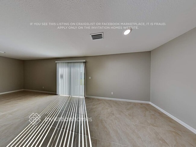 Building Photo - 244 SW Aubudon Ave