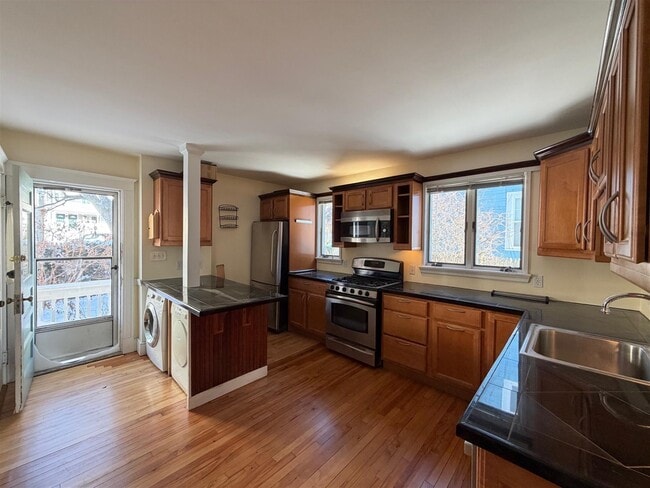 Building Photo - 67 Fairfax St