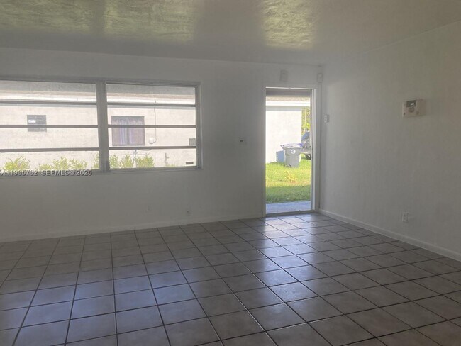 Foto del edificio - 5904 SW 27th St