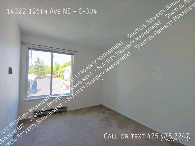 Building Photo - Top Floor 2 Bedroom Condo- with Vaulted Ce...