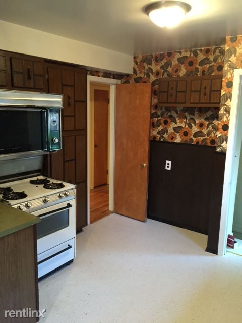 Building Photo - 3 br, 1 bath House - 16845 Stricker Ave