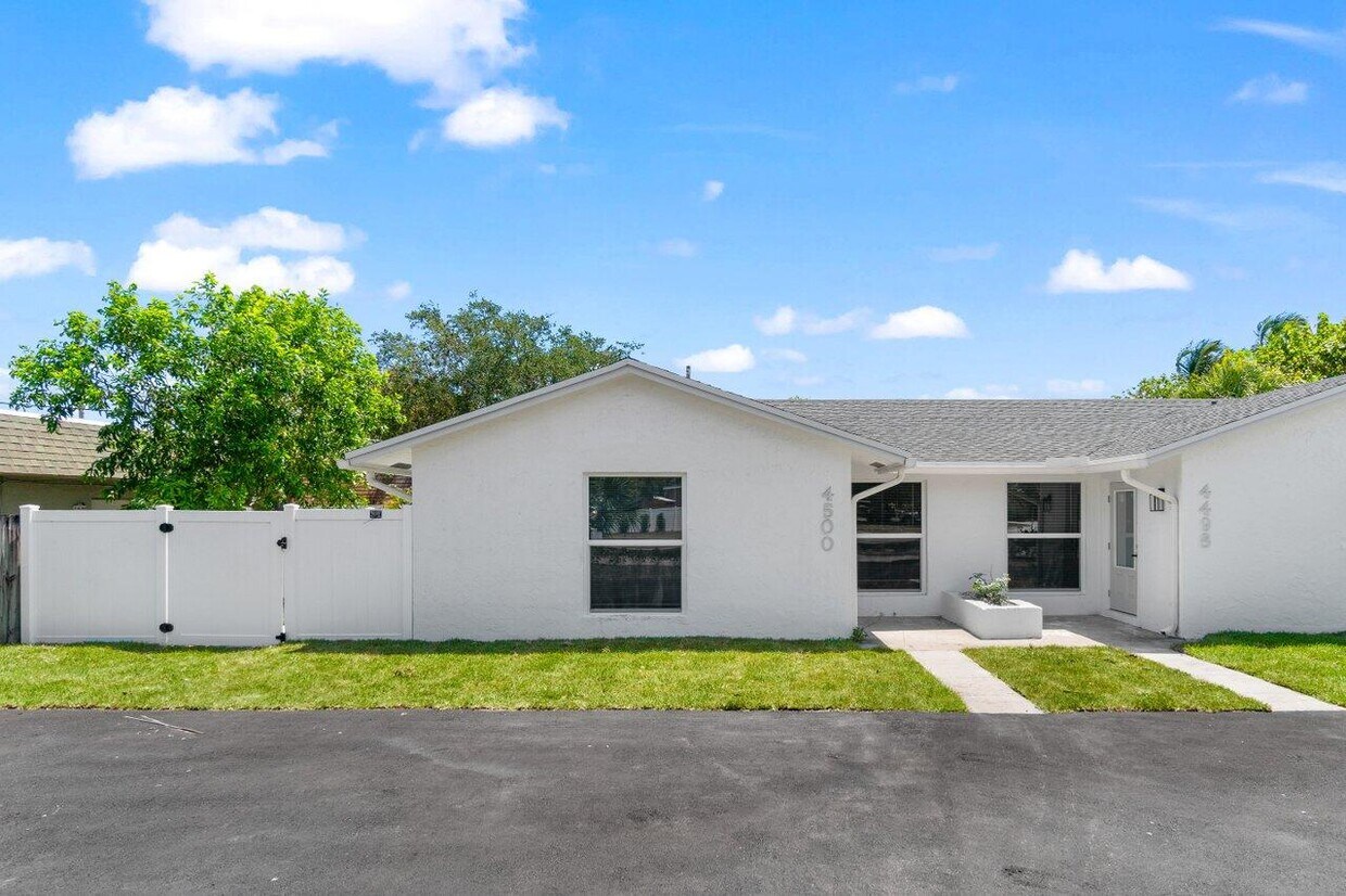 Foto principal - 4500 NW 2nd Ave