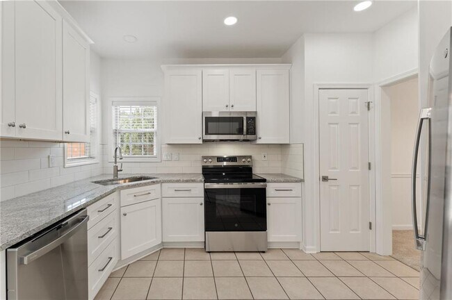 Foto del edificio - 2137 Berryhill Cir SE