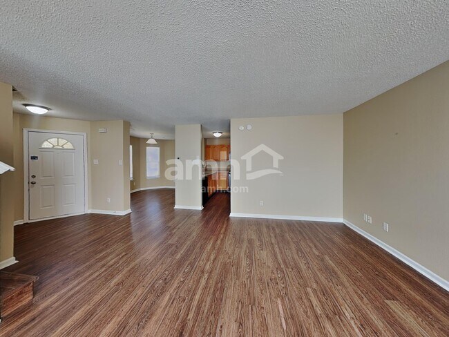 Foto del edificio - 5973 Redcliff North Ln