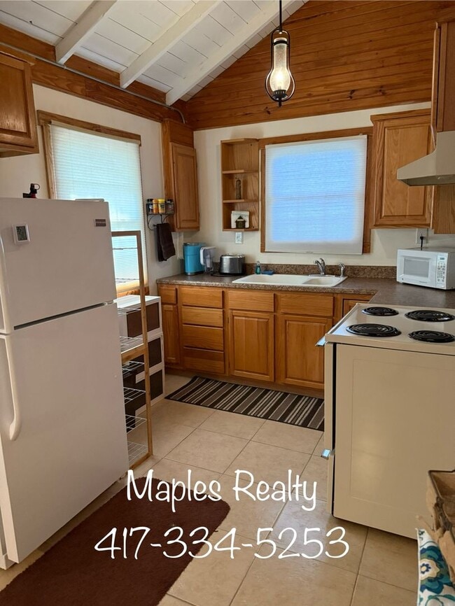 Building Photo - Single Bedroom Home in Rockaway Beach