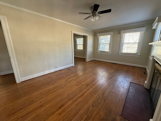 Building Photo - 1523 Anderson St NW