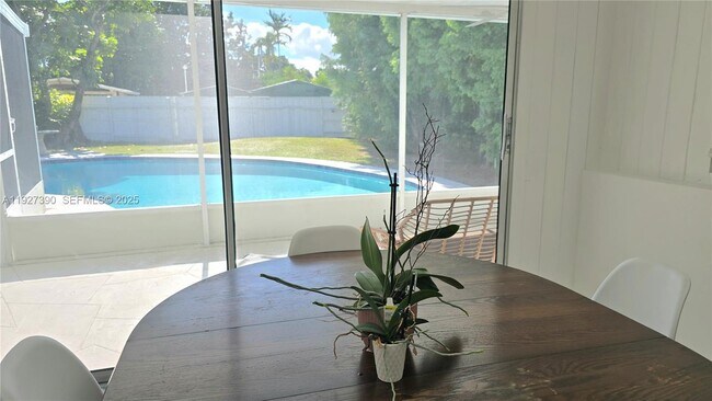 Foto del edificio - 6550 SW 26th St