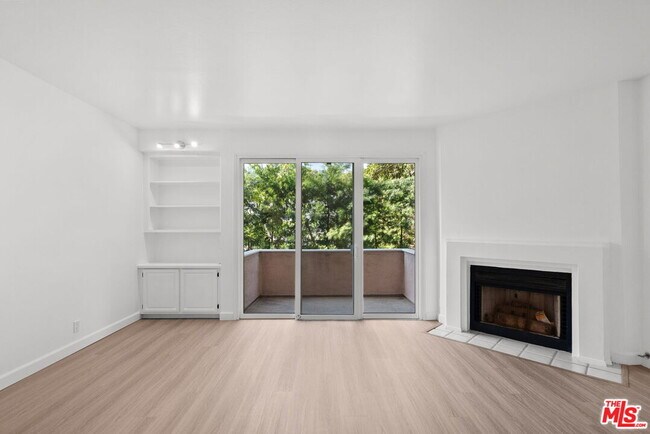 Building Photo - 10373 Almayo Ave