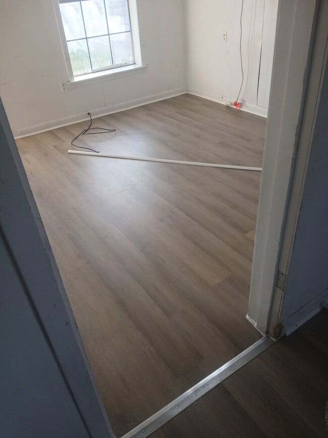 Building Photo - 1212 E Highland Ave