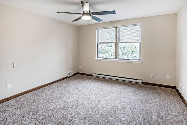 Foto del edificio - Cool Springs townhome featuring 2 Bedrooms...