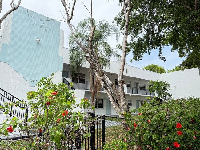 Photo - 1925 Madison St Townhome