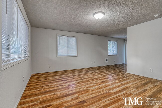 Foto del edificio - 2306-2308 E 35th St