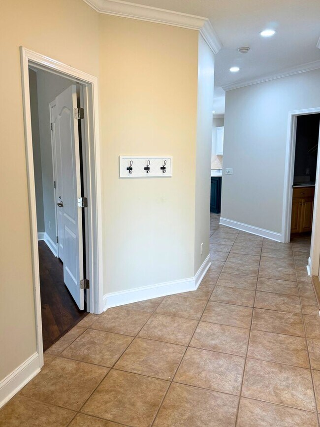 Foto del edificio - Rare find! 4/3 with amenities!