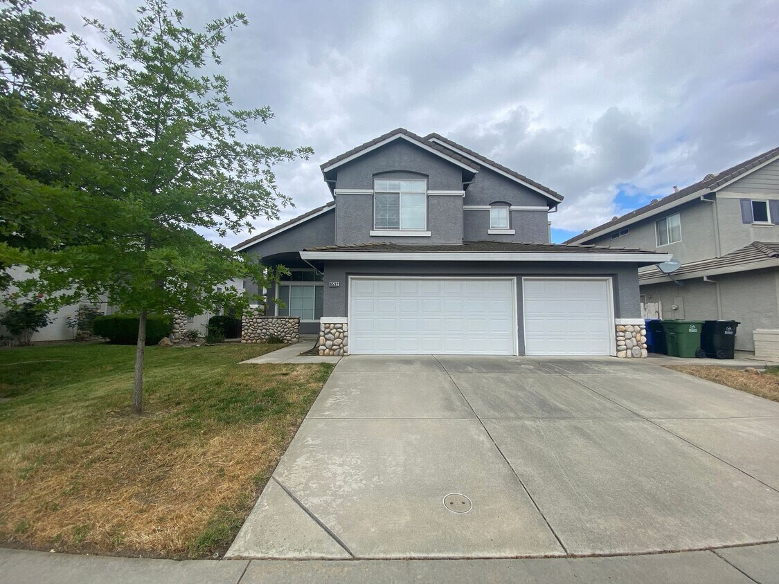 Foto principal - $500 move-in bonus on thisLarge Exquisite ...