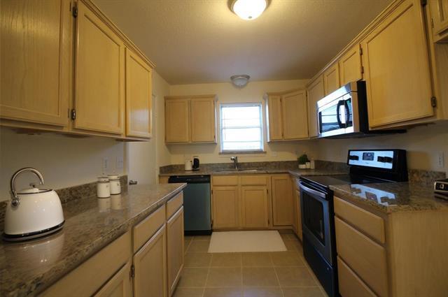 Building Photo - 3504 Bahamas Dr