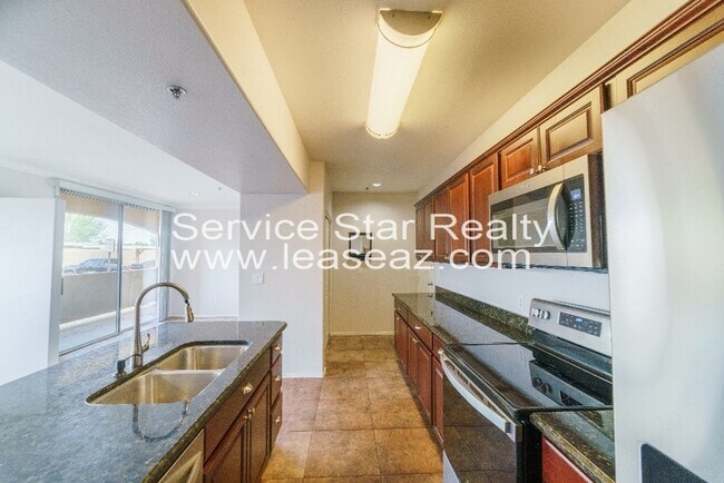 Foto del edificio - 2134 E Broadway Rd