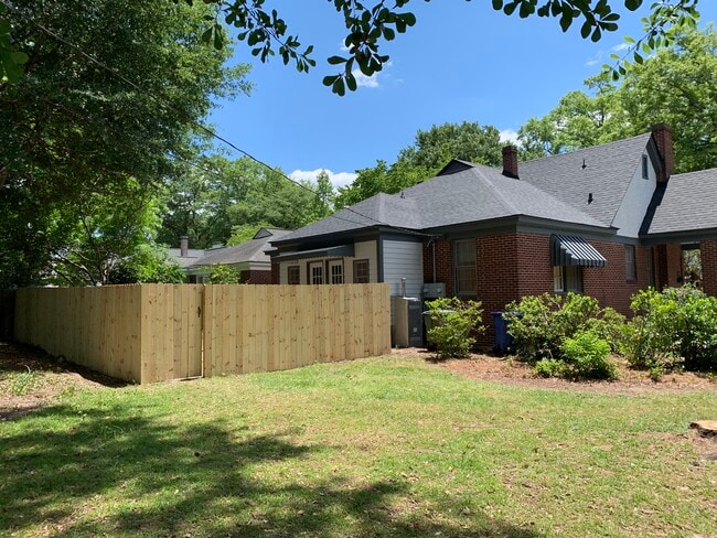 Fenced in yard & additional side yard access. - 2603 Kiawah Ave