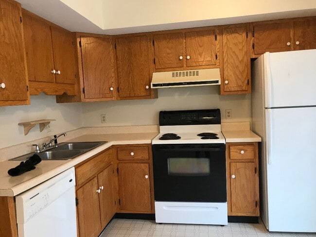 Kitchen - 1 Utica Cir