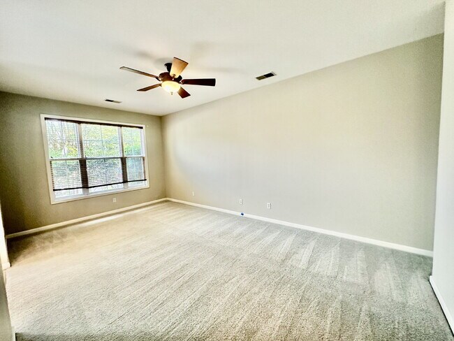 Foto del edificio - Spacious Townhome with a Private Courtyard in Westbury Park!