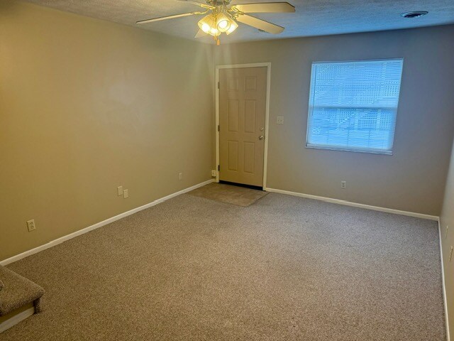 Foto del edificio - 1616 Spring Valley Dr