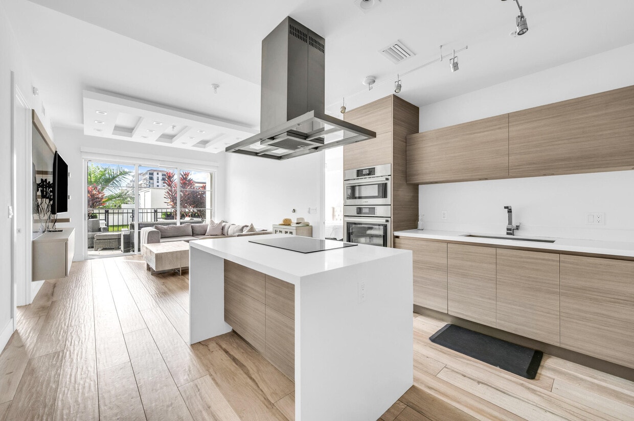 Foto principal - 155 E Boca Raton Rd