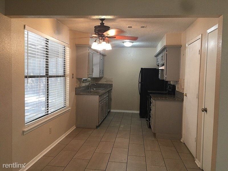 Primary Photo - 4 br, 2 bath House - 604 East Avenue F