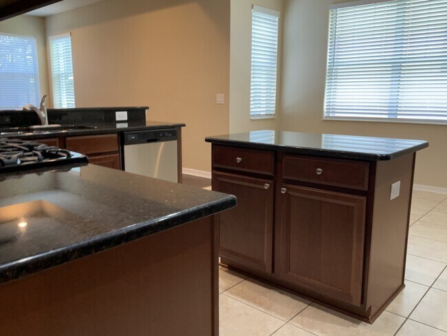 Foto del edificio - 16017 Loneoak View Dr