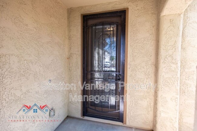 Building Photo - 17507 W Fetlock Trail
