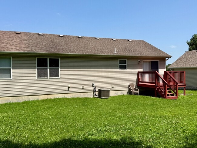 Building Photo - 210 Forest Ln