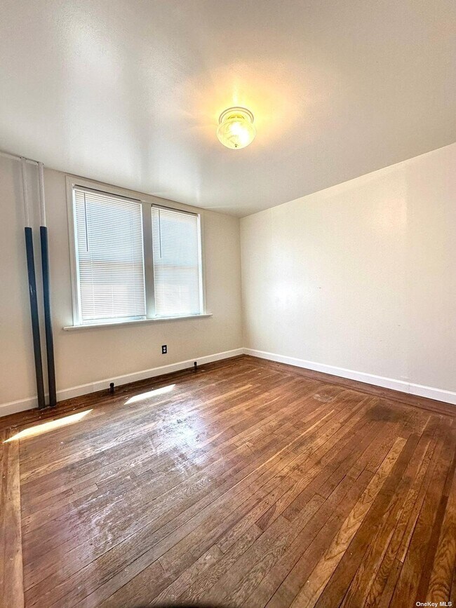 Building Photo - 3237 Ampere Ave