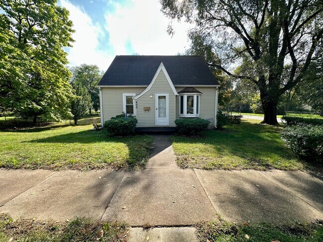 Foto del edificio - 3 bed, 1.5 bath home for rent in Waterloo