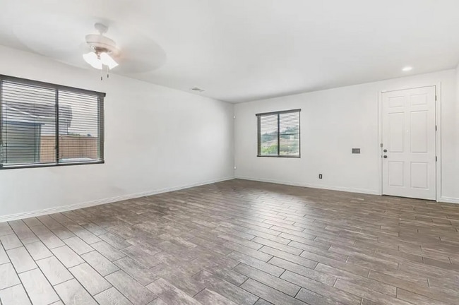 Foto del edificio - 5539 Nanday Ct