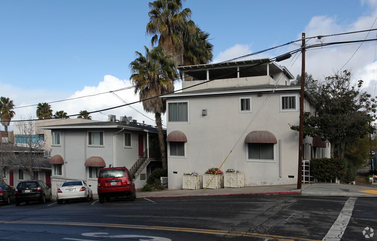 Building Photo - Golden Bay Apartments
