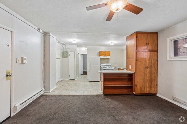 1BR, 1BA - 550SF - Living Room - Noble Apartments