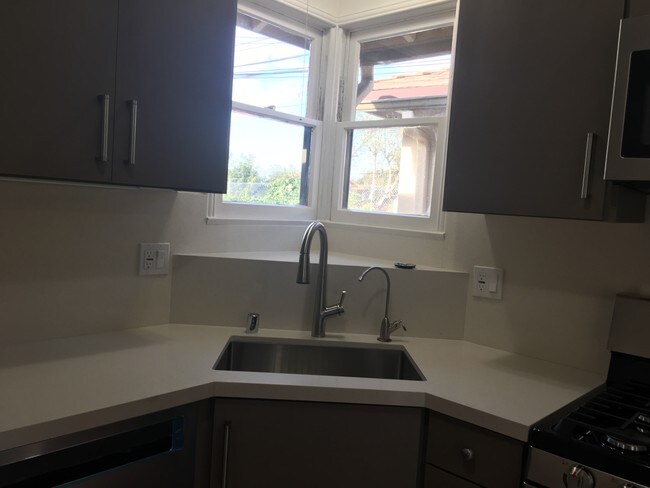 Foto del edificio - 1145 N Verdugo Rd