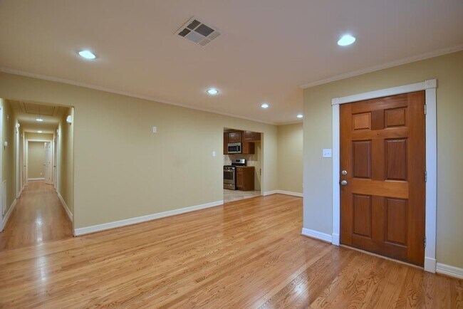 Foto del edificio - 10402 Chatterton Dr