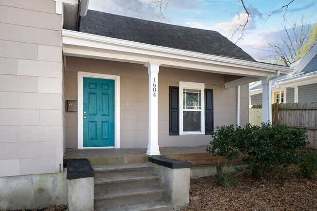Building Photo - Renovated 2 Bed 1 Ba in Downtown Durham Wi...