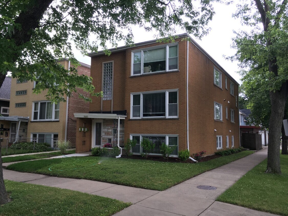 Building Exterior - 7660 Adams St
